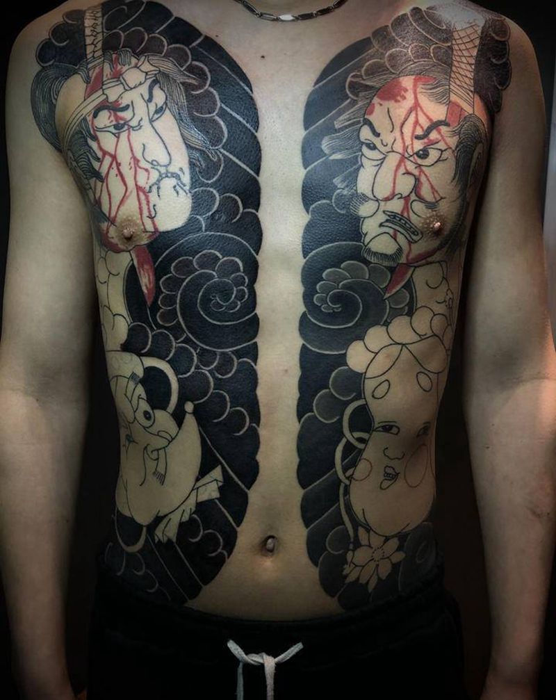 开衫的纹身图片_腰部老传统纹身图案