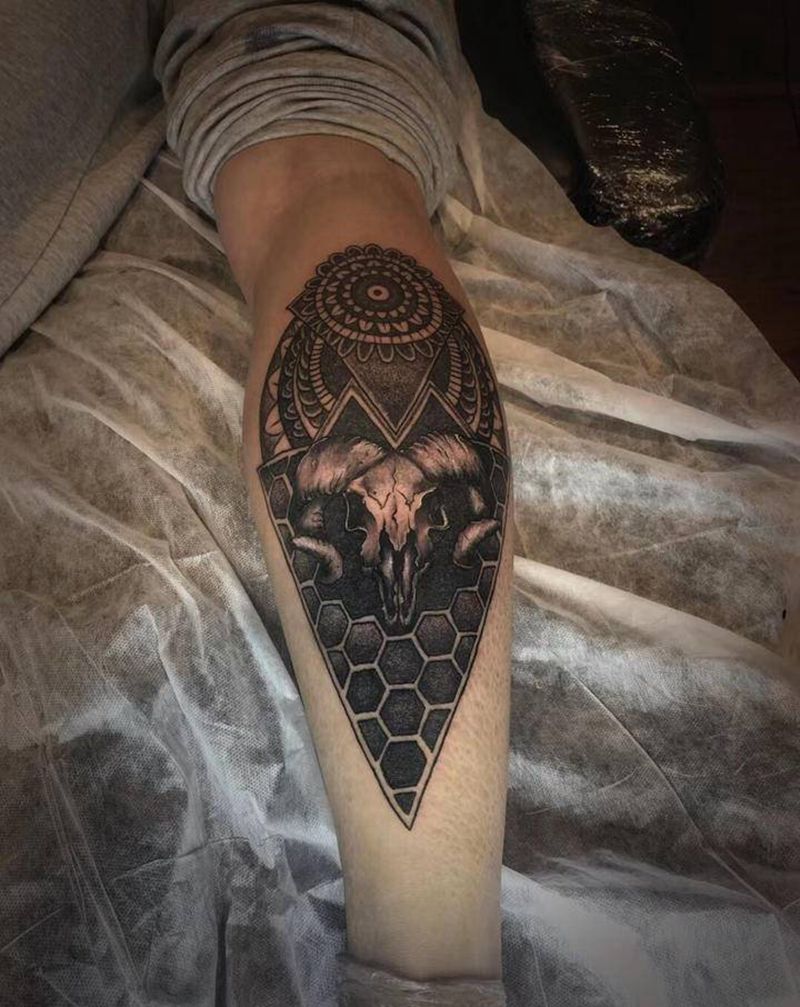 羊纹身图片_腿部纹身图案