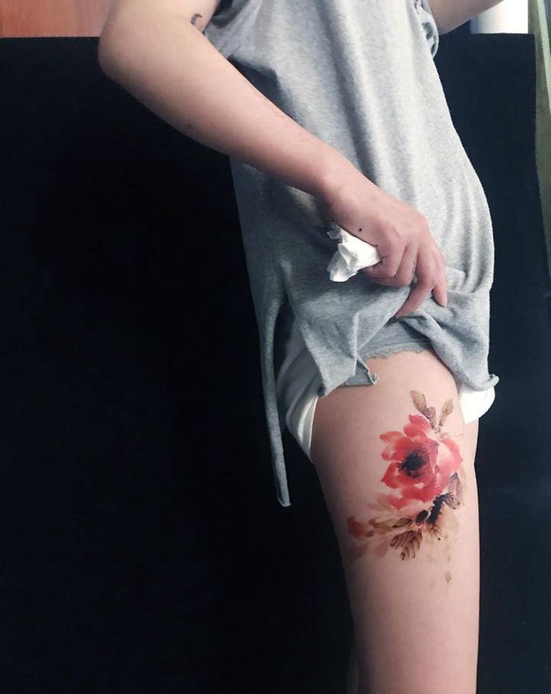 水墨牡丹纹身图片_腿部水墨纹身图案