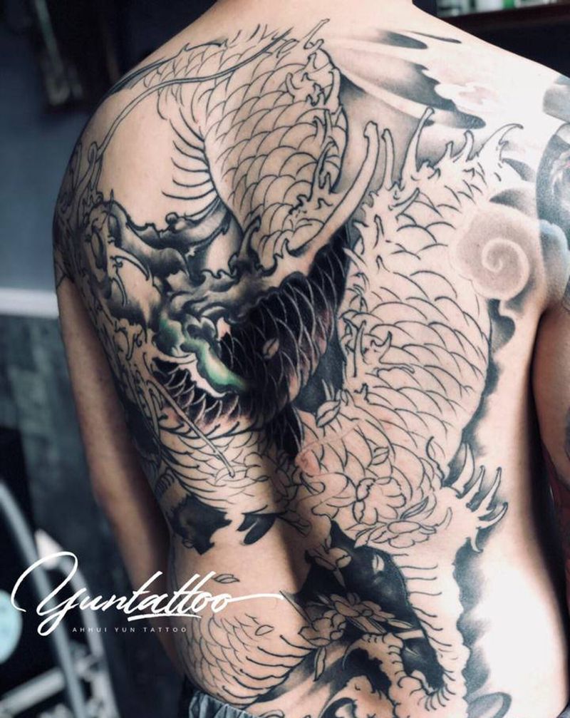 龙纹身图片_背部腰部老传统新传统龙青龙纹身图案