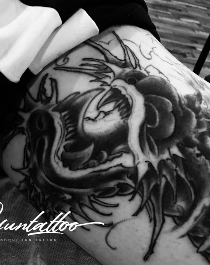 龙腿纹身图片_腿部老传统新传统龙青龙满腿龙纹身图案