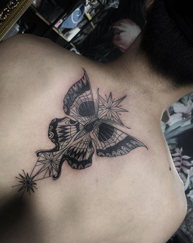 几何old schoo死亡飞蛾纹身图片_背部Old School几何纹身图案