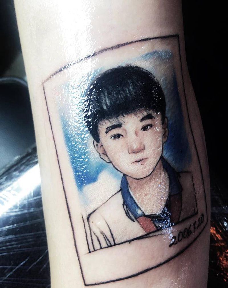 小小少年纹身图片_肩部纹身图案