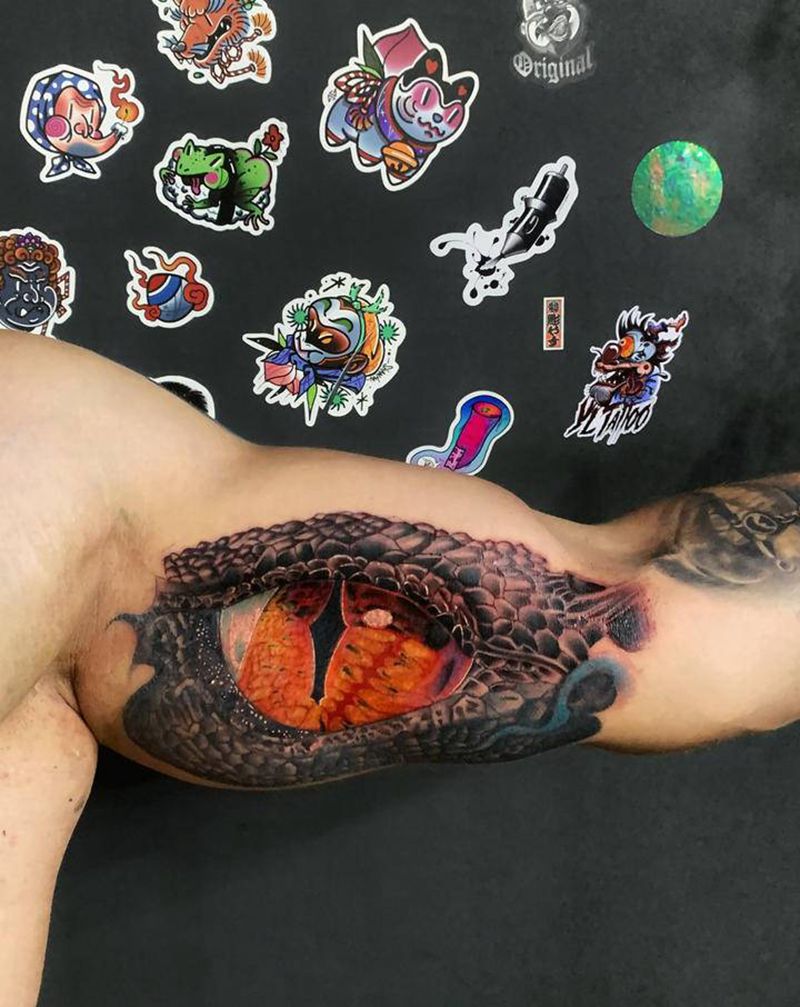 大眼睛  彩色写实纹身纹身图片_手臂欧美写实纹身图案