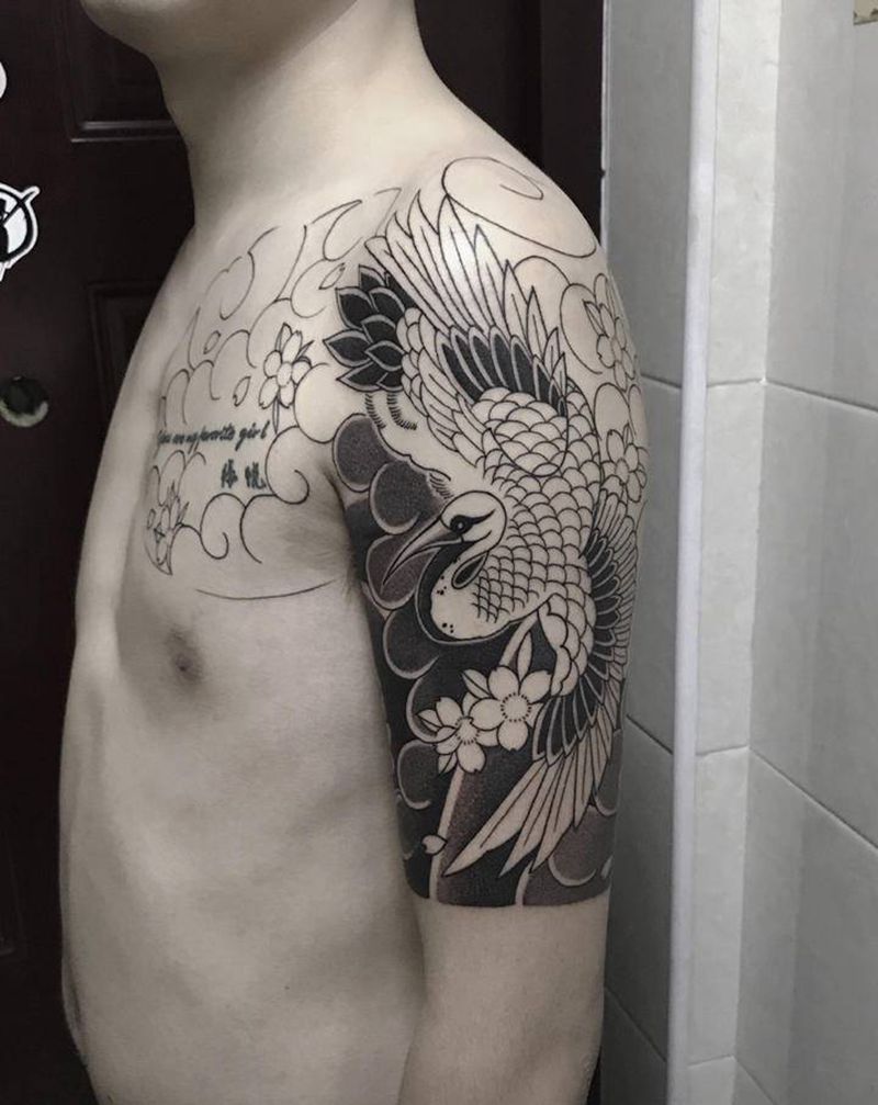 半胛纹身图片_手臂胸部老传统纹身图案