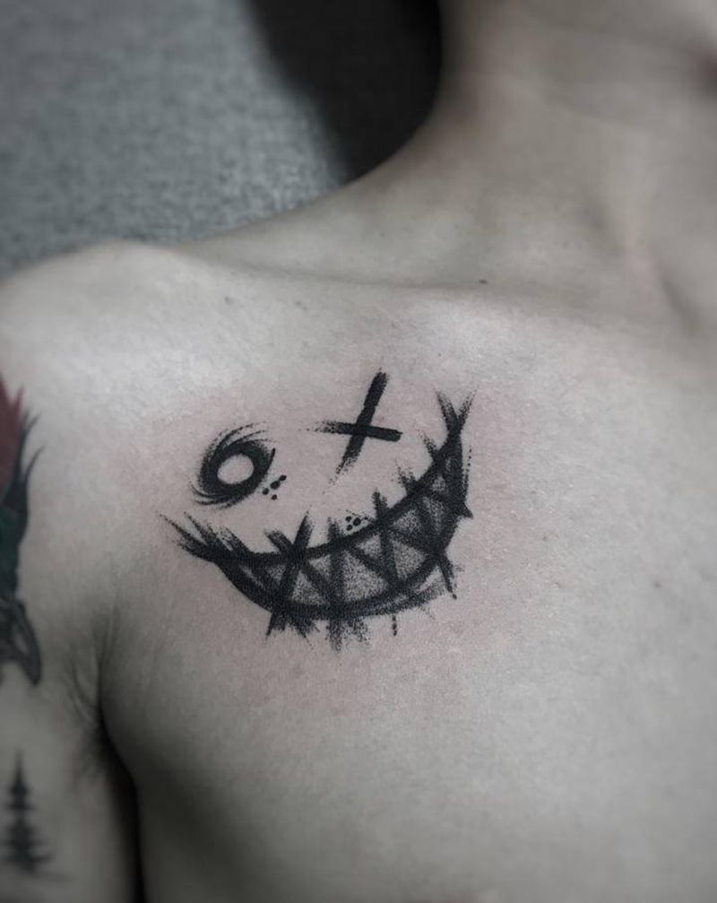 暗黑笑脸纹身图片_肩部胸部点刺图腾纹身图案