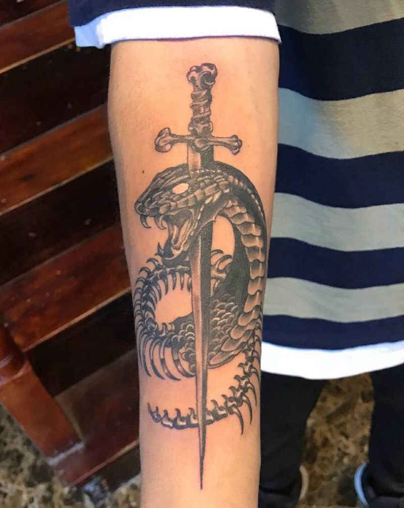 蛇纹身图片_手臂纹身图案