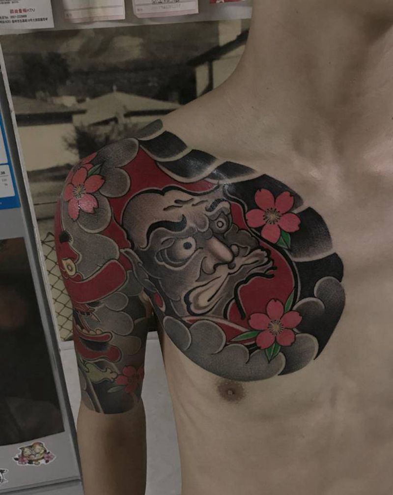 天狗达摩蛋半胛纹身图片_胸部手臂老传统日式半胛天狗达摩蛋纹身图案