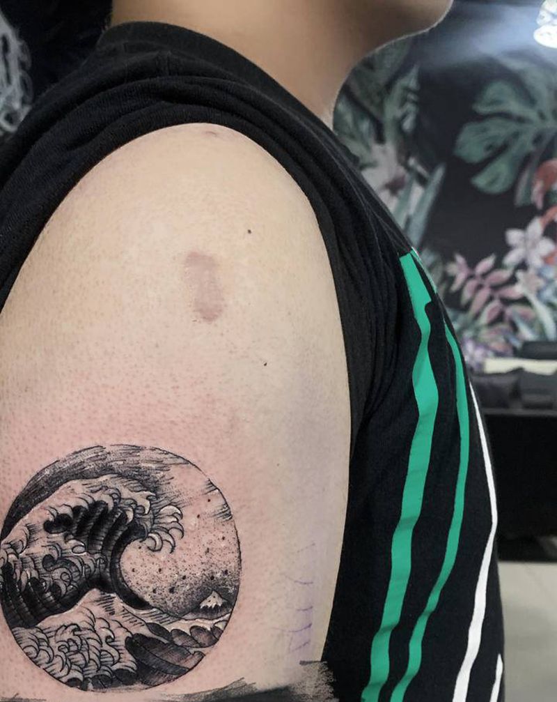 神奈川 海浪小清新纹身纹身图片_手臂点刺水墨纹身图案