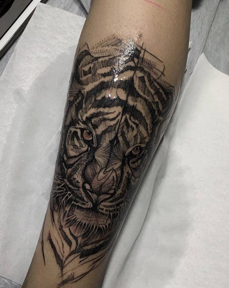 速写风格  写实老虎纹身图片_腿部欧美写实点刺纹身图案