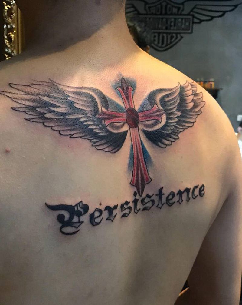 翅膀十字架纹身图片_背部纹身图案