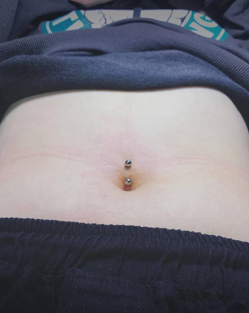 脐钉纹身图片_腹部欧美写实纹身图案