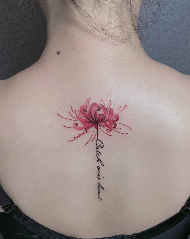 彼岸花纹身图片_颈部新传统水彩纹身图案