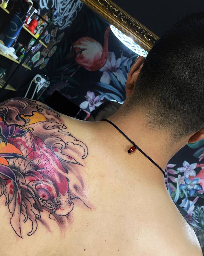 遮盖  作品 鱼纹身图片_胸部新传统纹身图案