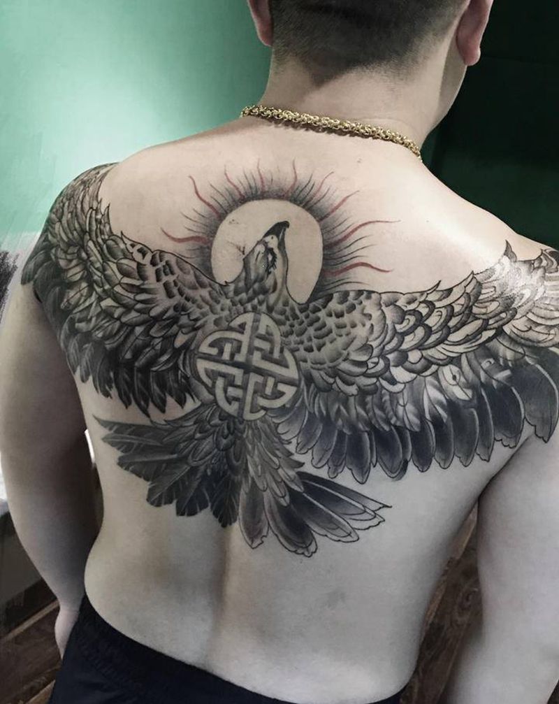 鹰纹身图片_背部老传统纹身图案