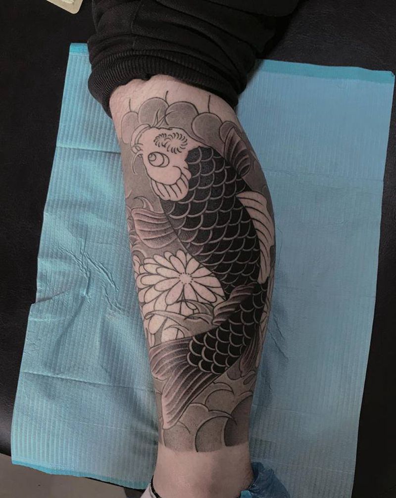 锦鲤纹身图片_腿部老传统纹身图案