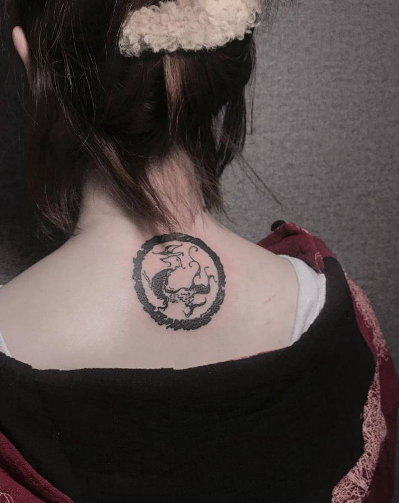 青龙图腾纹身图片_颈部背部图腾纹身图案