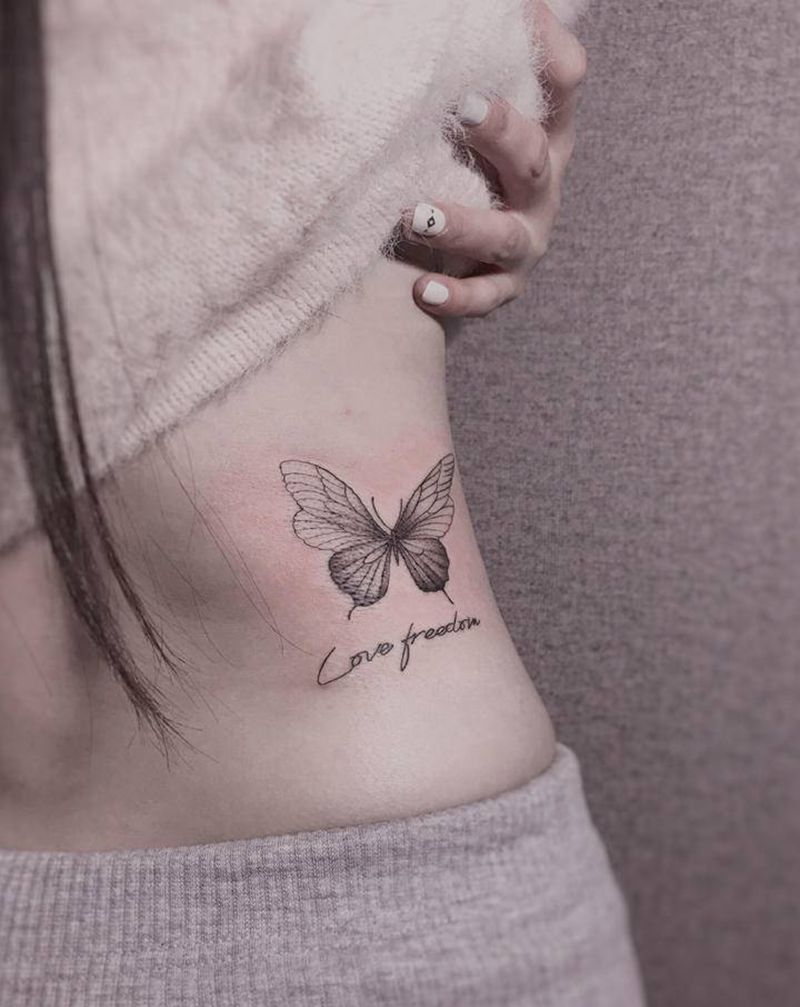 蝴蝶纹身图片_腰部背部小清新纹身图案