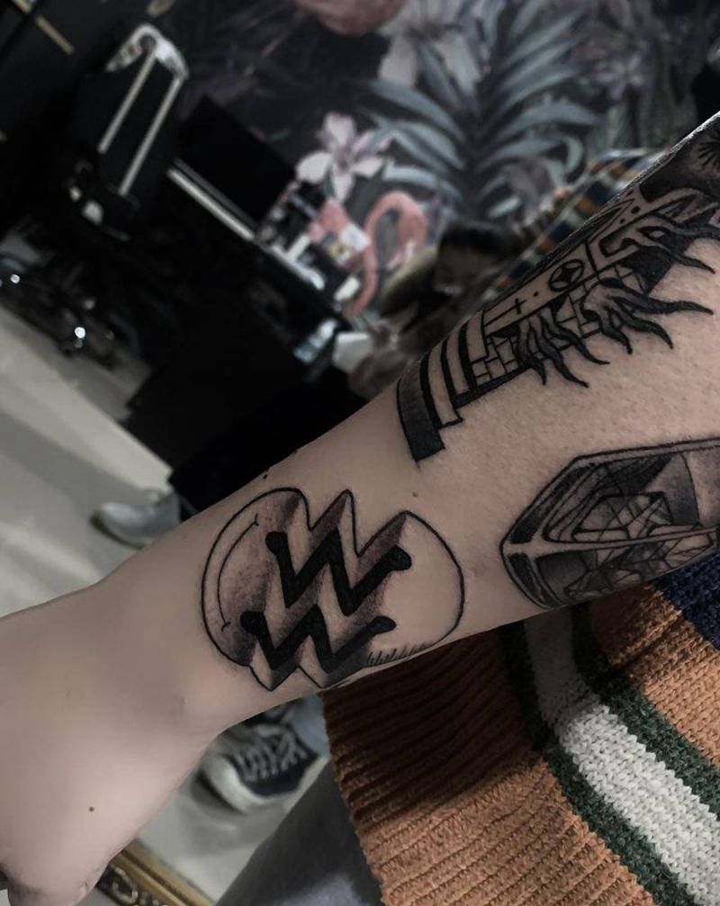 近期几个old school纹身图片_手臂Old School纹身图案