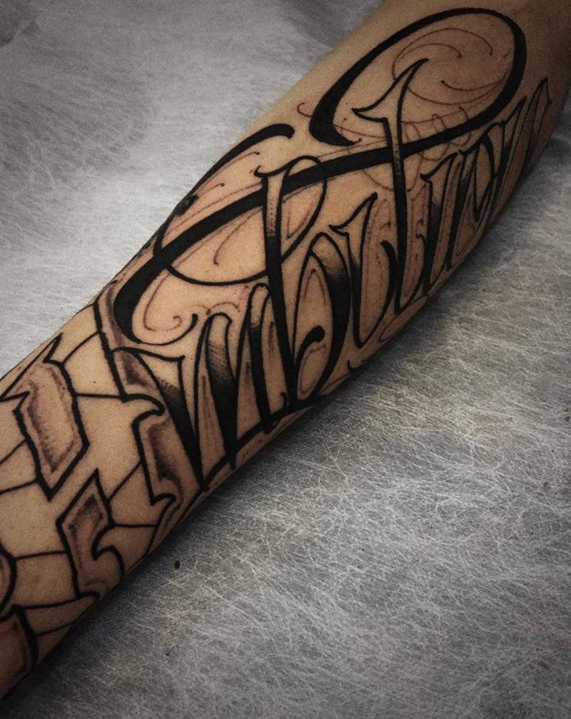 无罪纹身图片_手臂手部花体字纹身图案