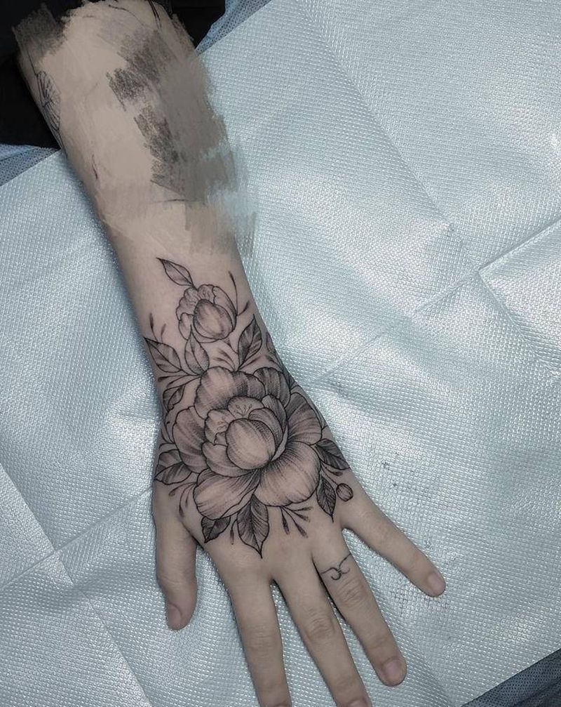 素花  手背纹身纹身图片_手部点刺纹身图案