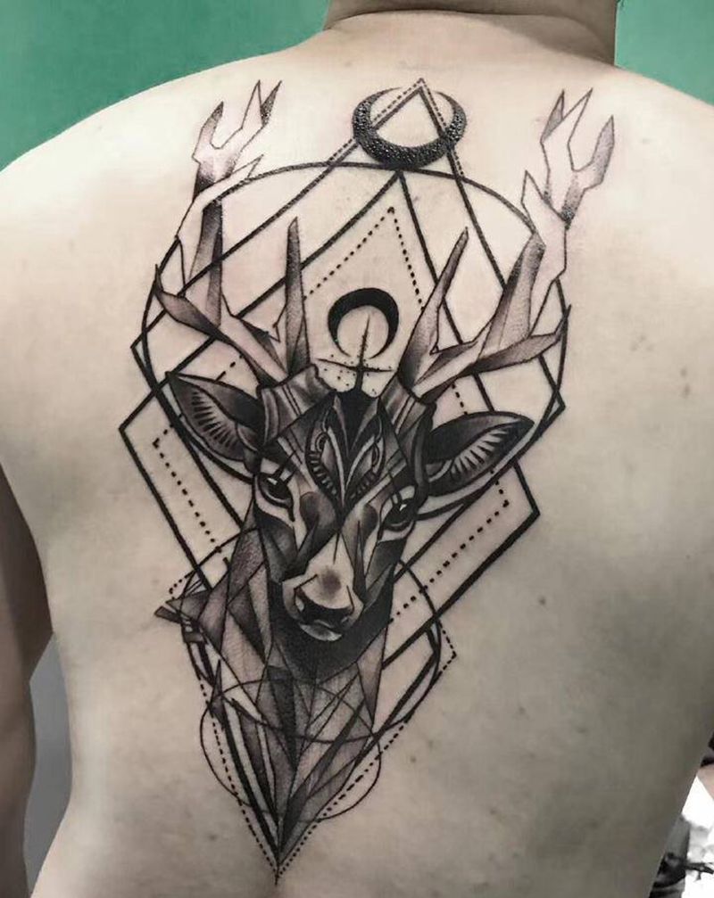 鹿纹身图片_背部纹身图案