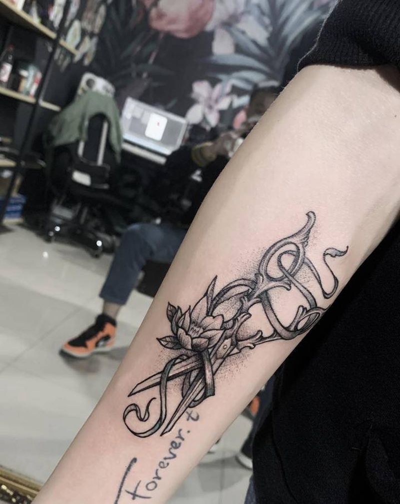 剪刀纹身纹身图片_手臂点刺纹身图案