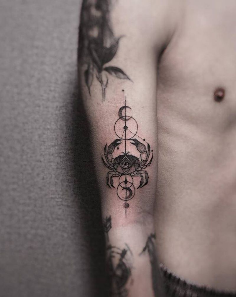 巨蟹座纹身图片_手臂肩部几何点刺纹身图案