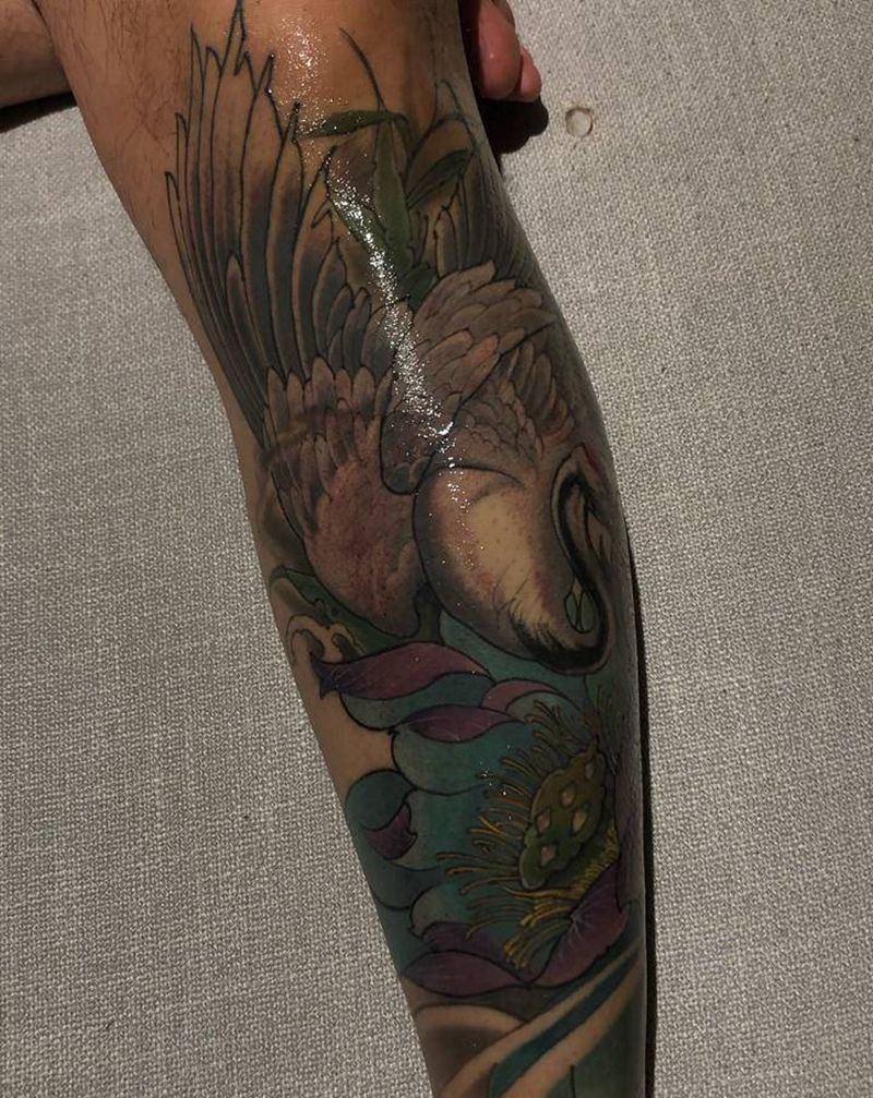 鹤纹身图片_腿部新传统纹身图案