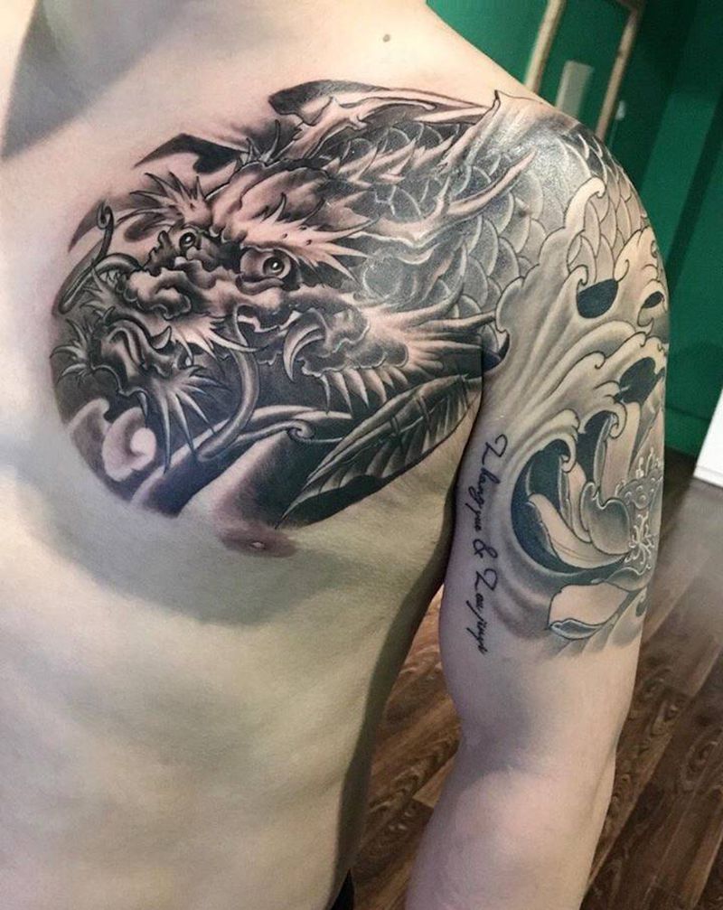 半胛纹身纹身图片_胸部手臂纹身图案