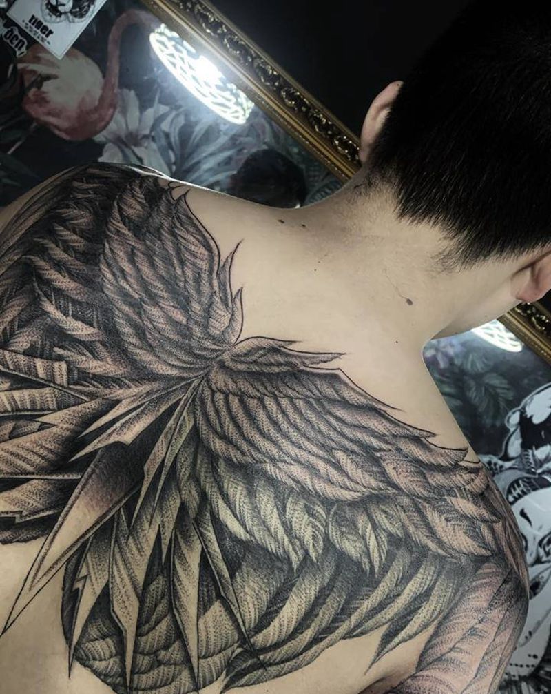 后背翅膀纹身未完成纹身图片_背部点刺欧美写实纹身图案