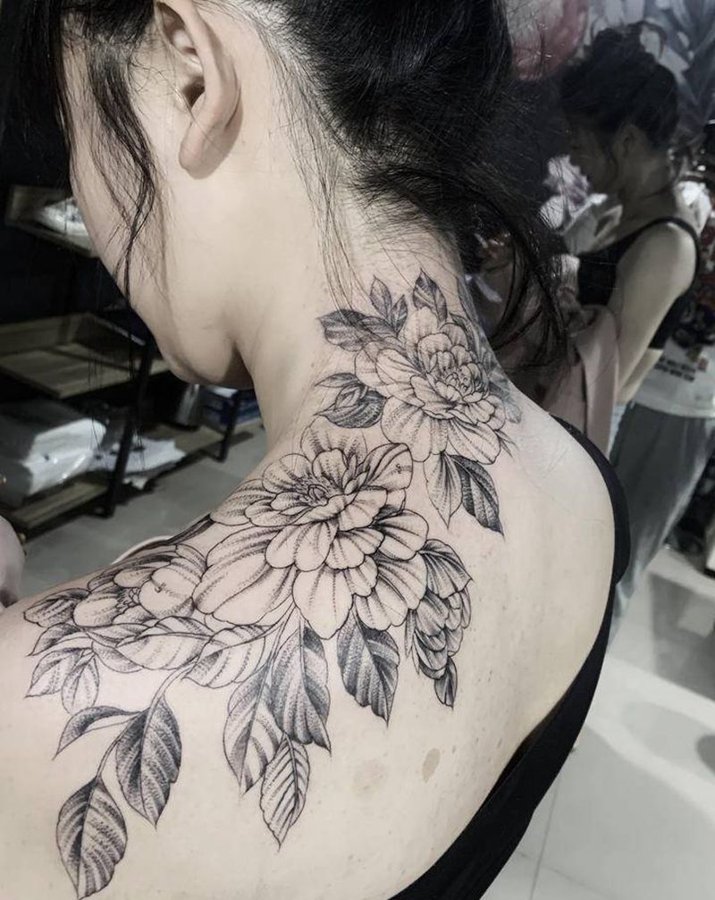 素花纹身图片_背部点刺纹身图案