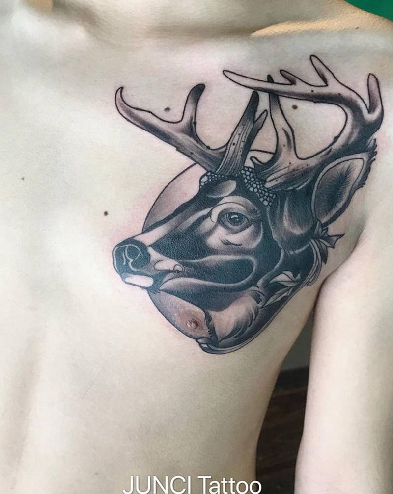 鹿纹身图片_胸部纹身图案
