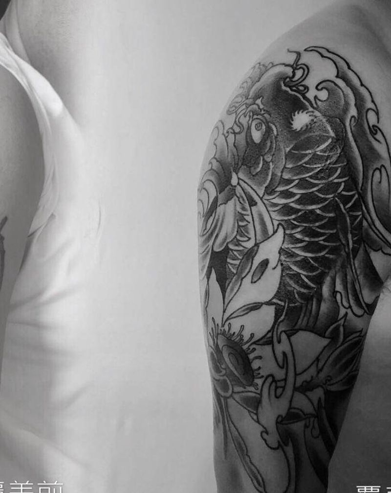 鲤鱼遮盖纹身图片_手臂纹身图案