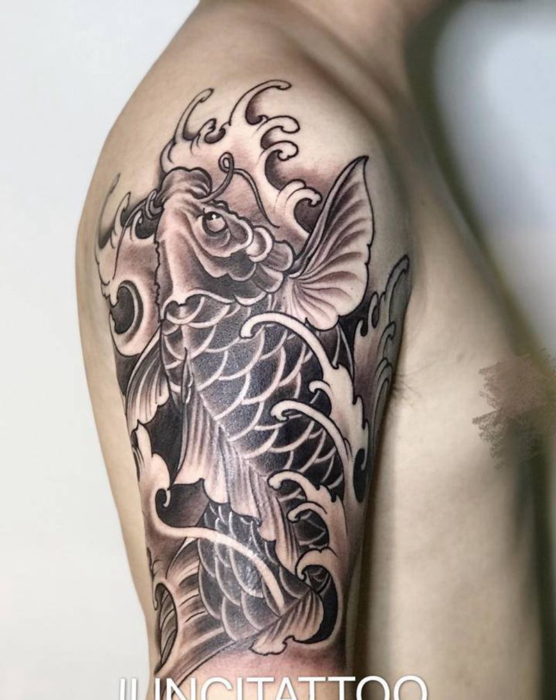 覆盖鲤鱼纹身图片_手臂老传统纹身图案