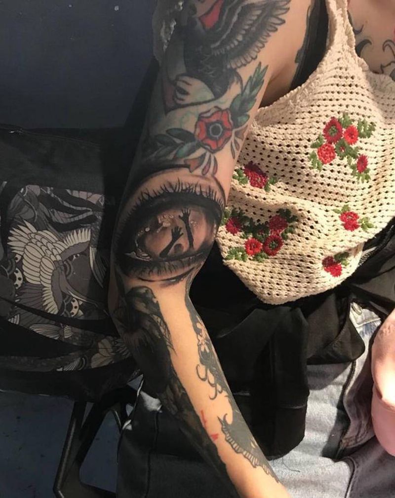 欲望之瞳纹身图片_手臂欧美写实点刺纹身图案