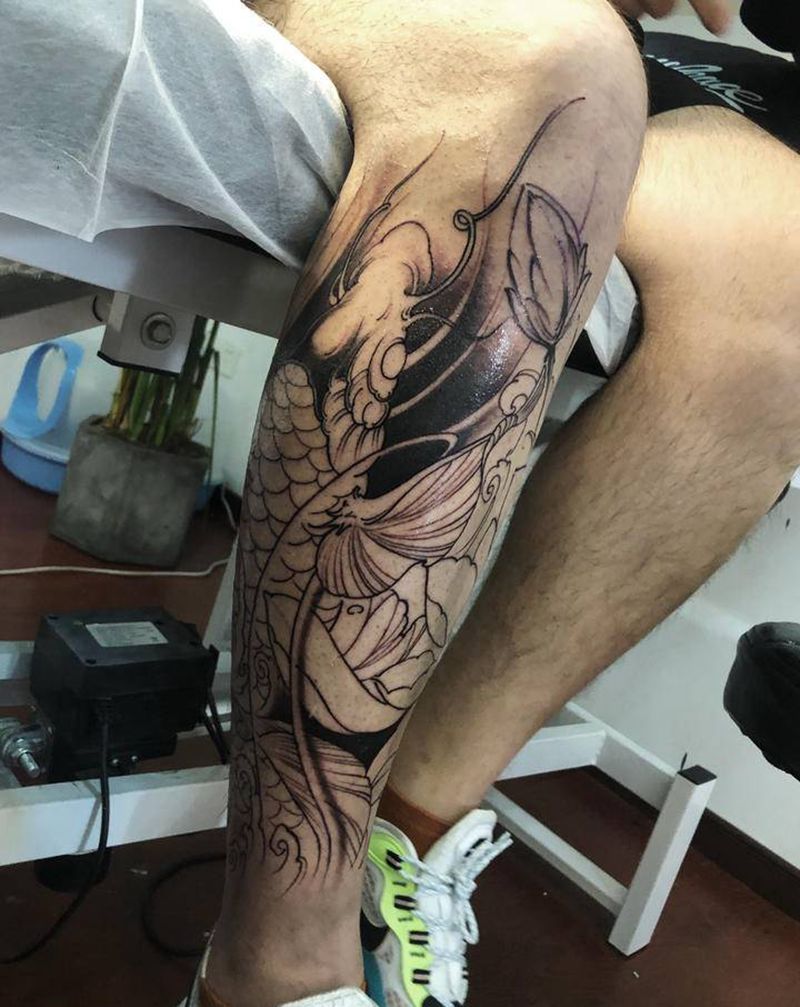 锦鲤纹身图片_腿部新传统纹身图案