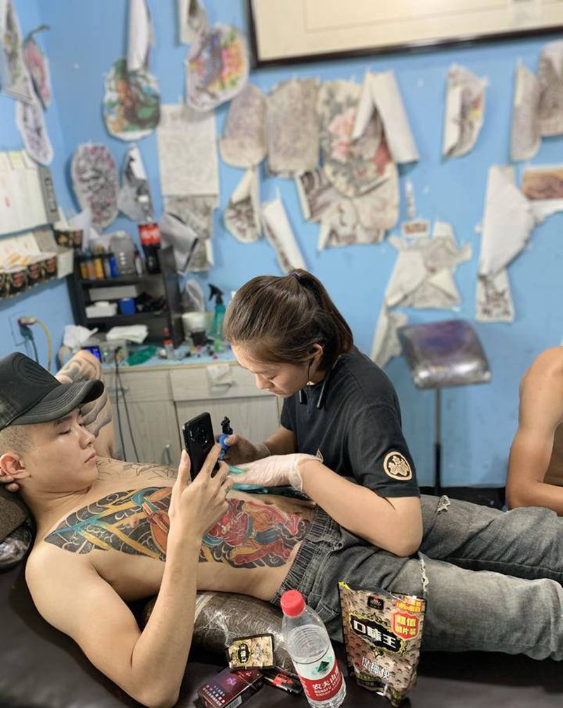 工作中纹身图片_腿部纹身图案