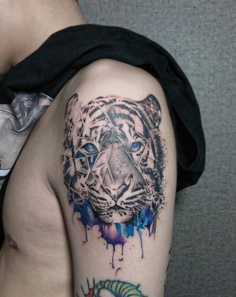 虎纹身图片_手臂欧美写实水墨虎纹身图案