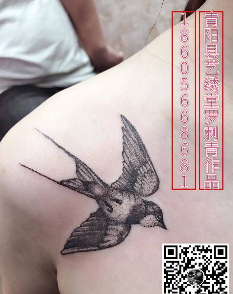 燕子纹身图片_肩部背部纹身图案