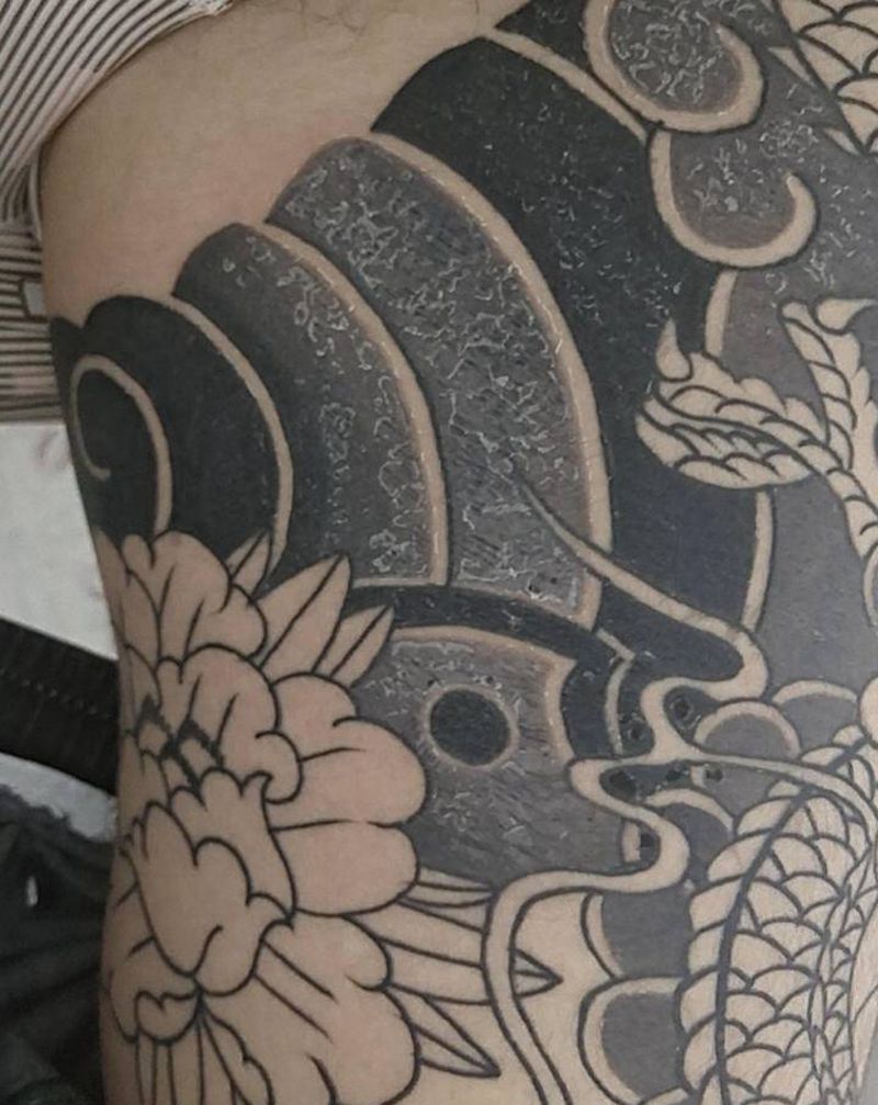 雾面纹身图片_腿部老传统纹身图案