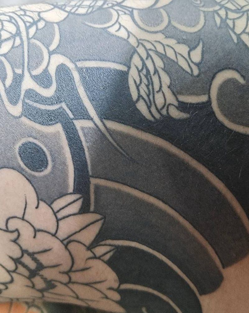 雾面纹身图片_腿部老传统纹身图案