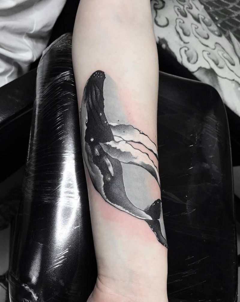 鲸鱼纹身图片_手臂手部水墨水墨鲸鱼纹身图案