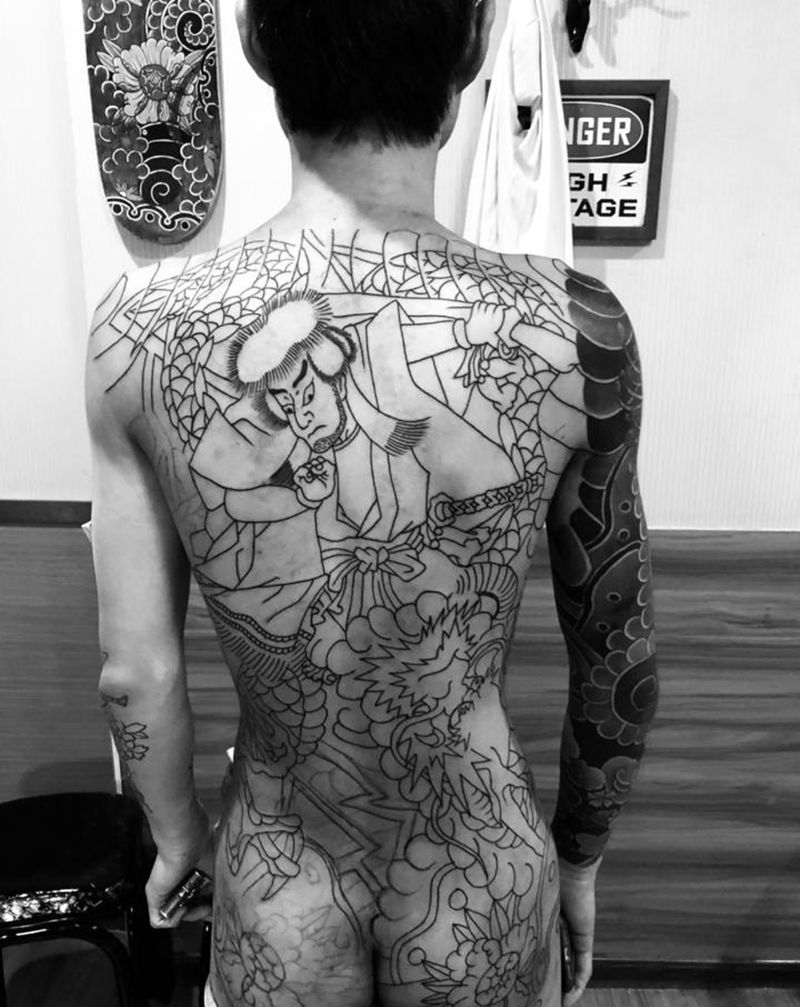 左腰喝屁股 扩线细节下次做。纹身图片_臀部老传统纹身图案