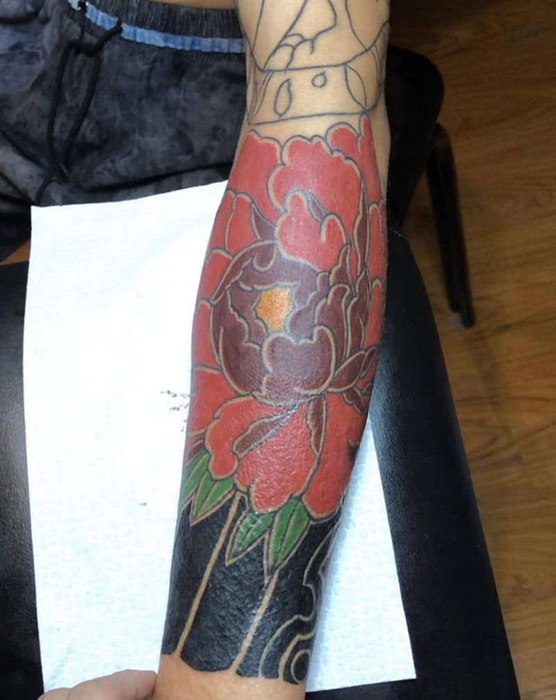 老传统牡丹小臂纹身图片_手臂老传统纹身图案