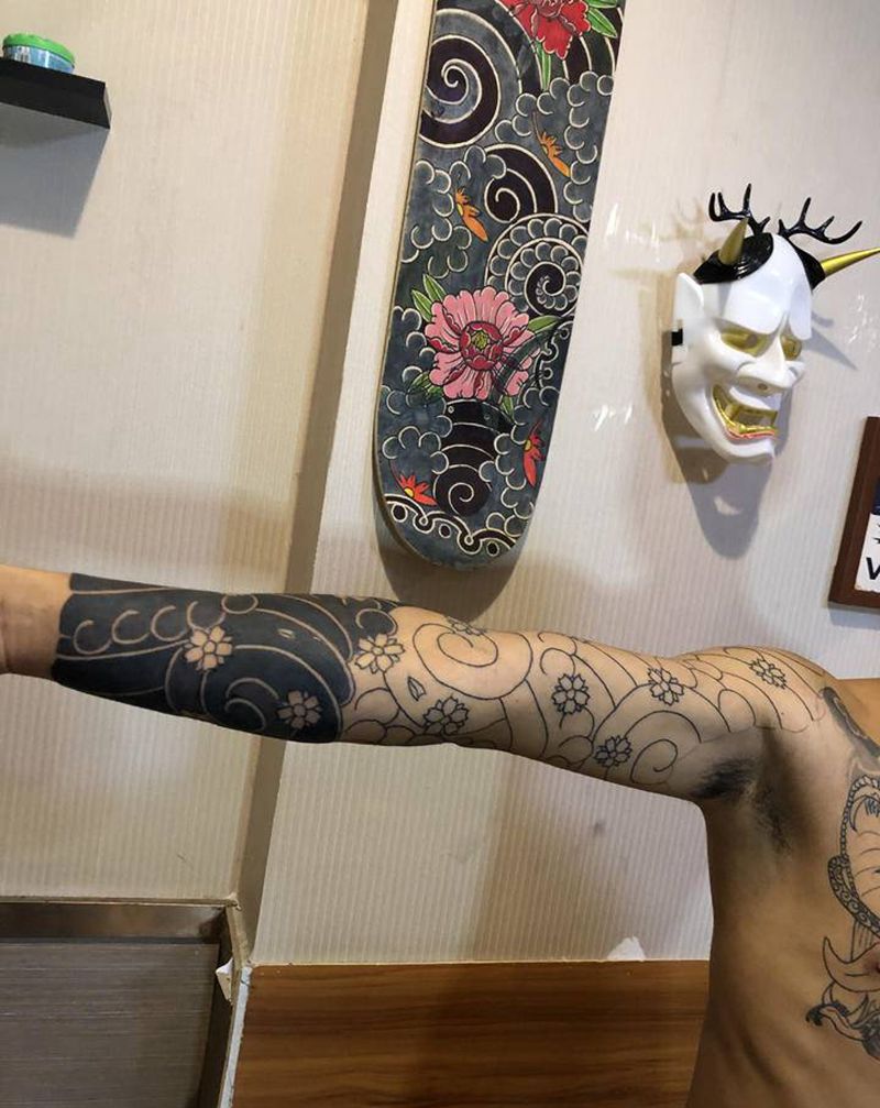 樱花臂纹身图片_手臂老传统纹身图案