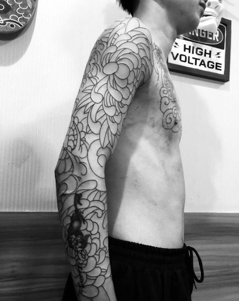 今天的老传统菊花臂 初步纹身图片_手臂老传统纹身图案