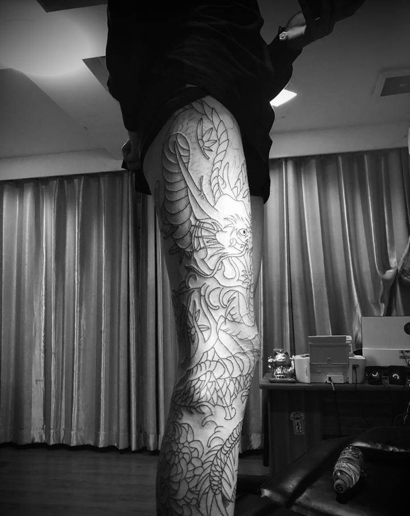 花腿龙纹身图片_腿部老传统纹身图案