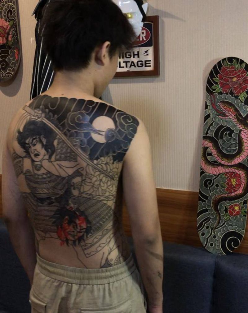 武士纹身图片_背部老传统纹身图案