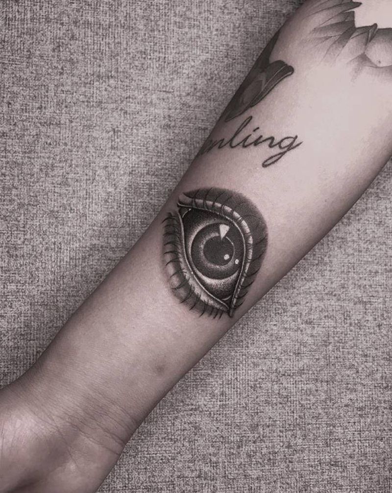 眼纹身图片_手臂欧美写实纹身图案